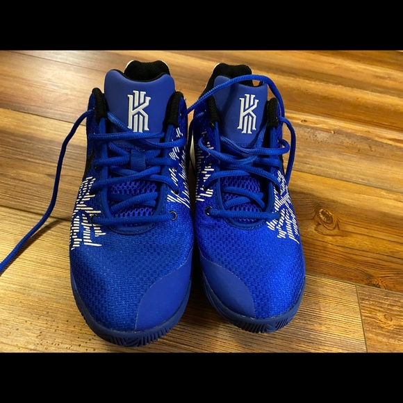 Nike Kyrie Flytrap - Picture 3 of 4
